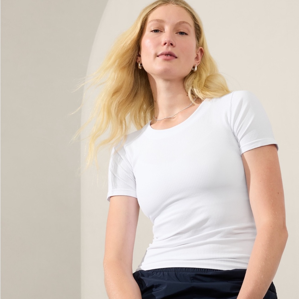 NWT Athleta Renew Seamless Crewneck Tee - XS